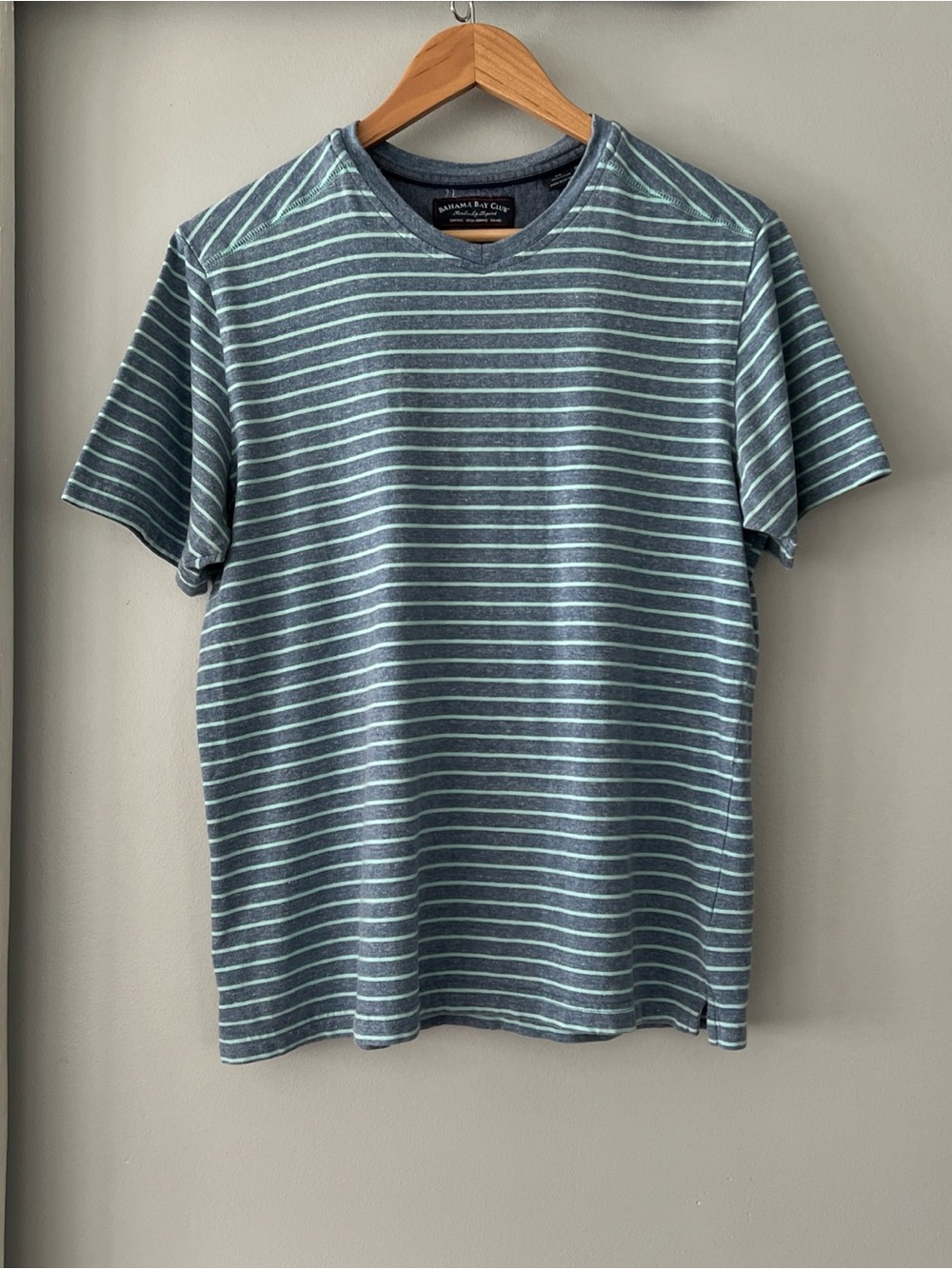 Bahama Bay Club Men's M Short Sleeve V-Neck Striped Cotton Blue T-Shirt Resort